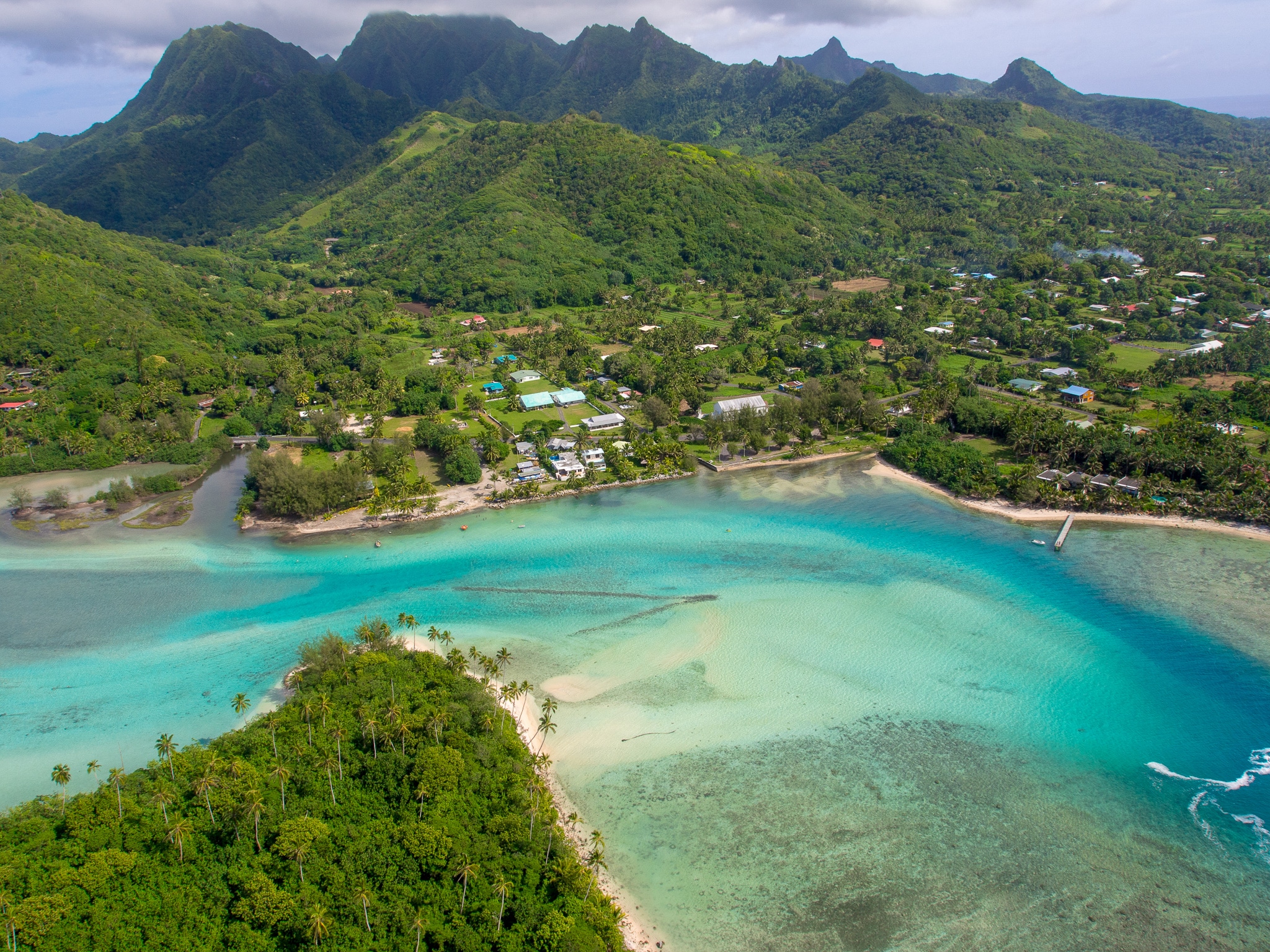 Traditional Māori conservation methods help protect reefs in the Cook ...